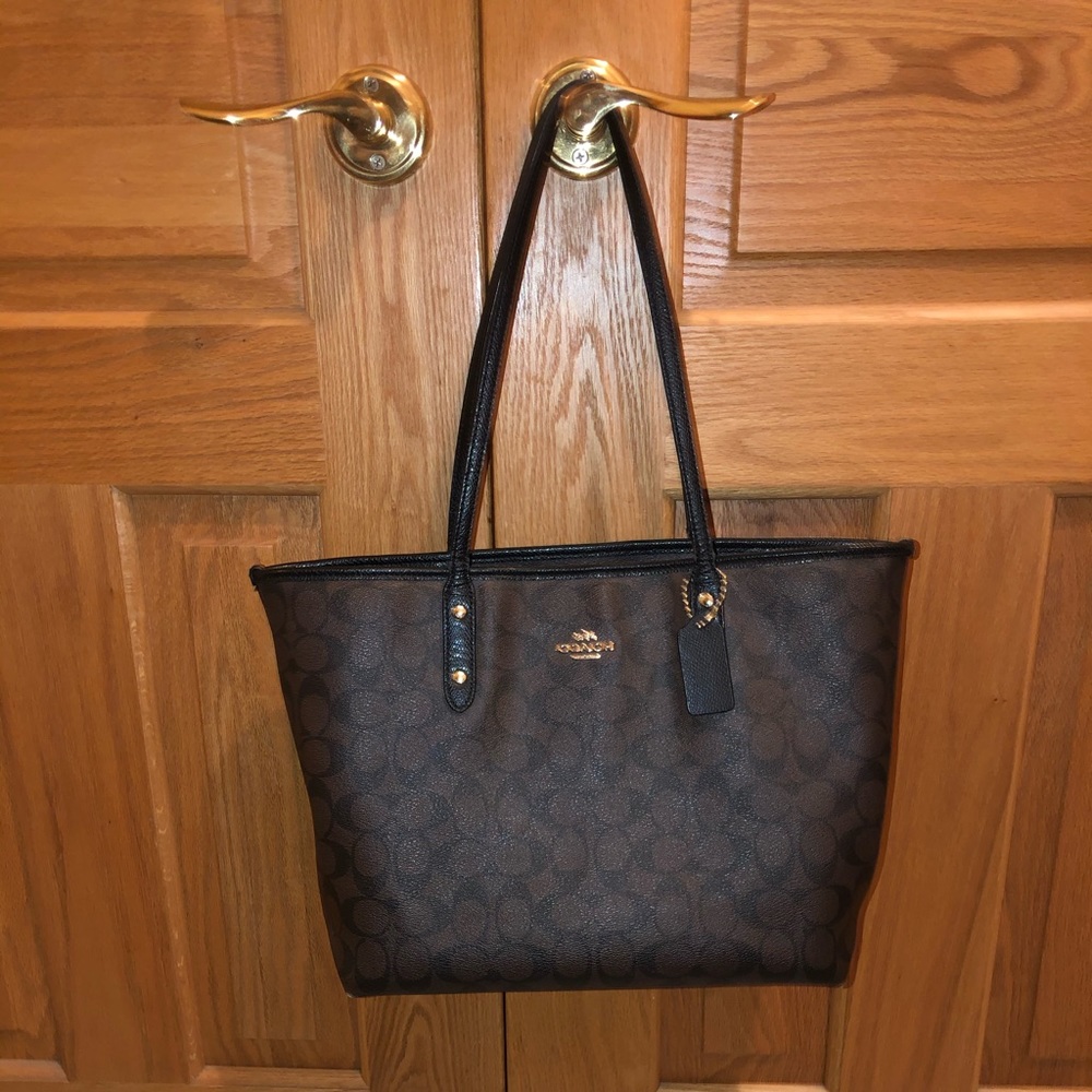 Coach city zip tote - great condition